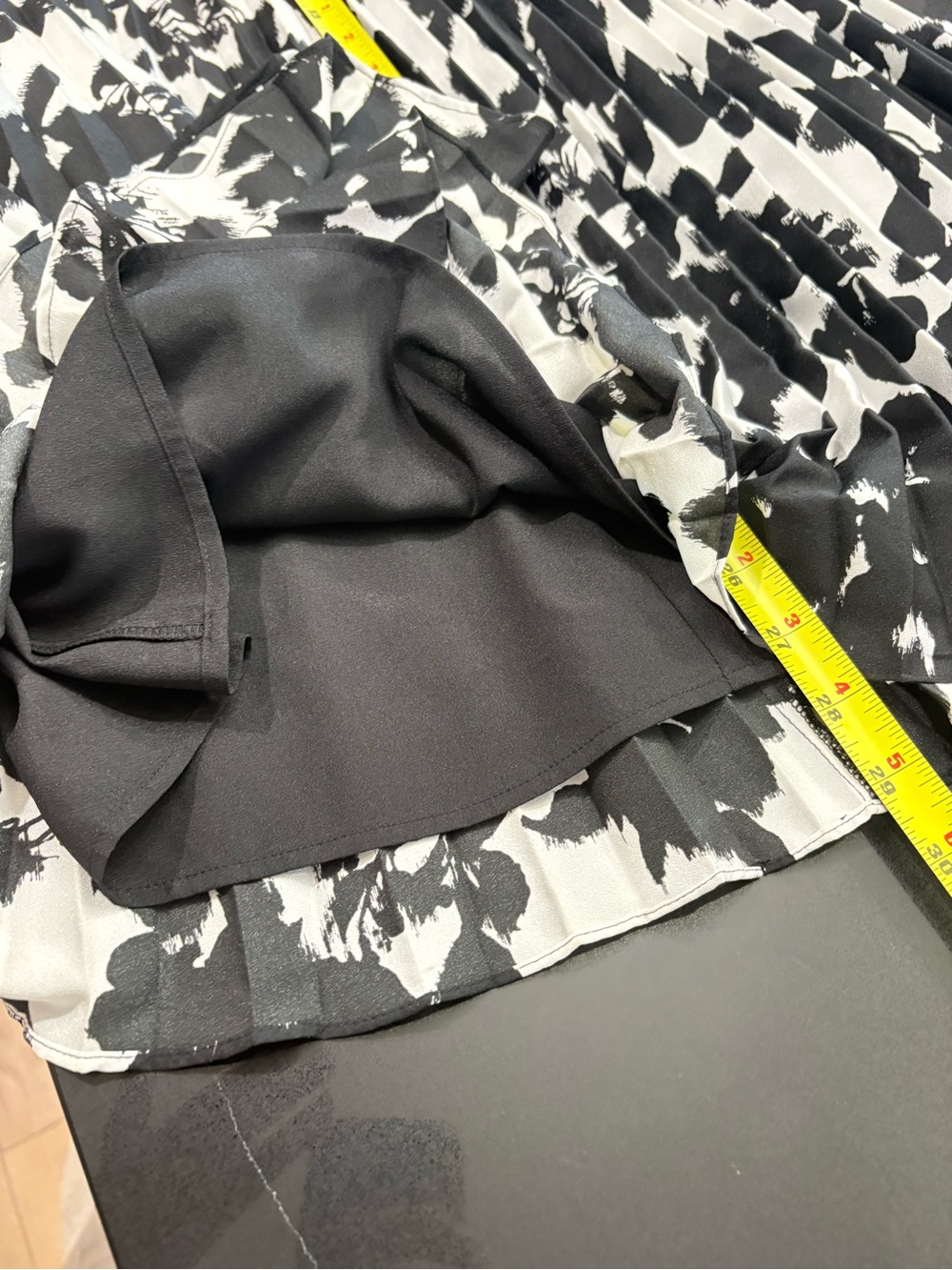 Karl Lagerfeld Black and White Floral Pleated Skirt size 10 - Picture 5 of 7